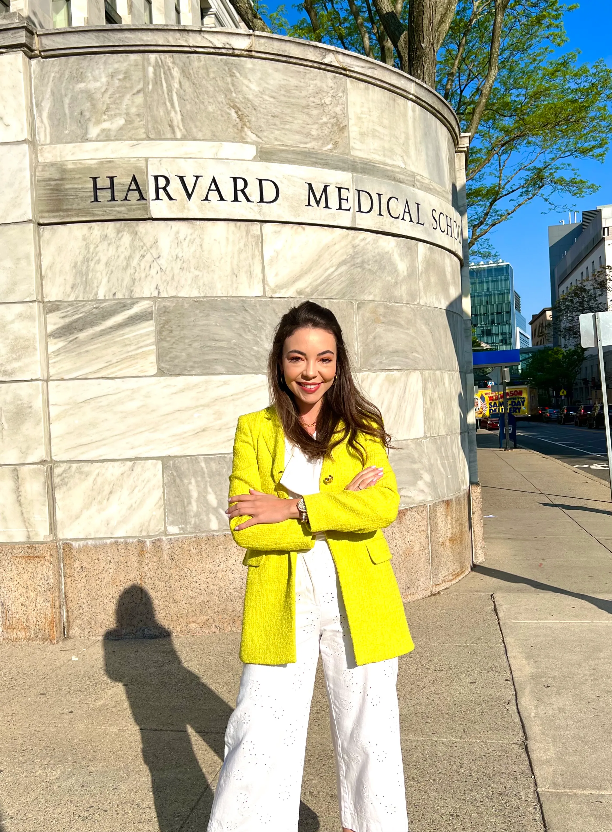 [Foto da Dra. Betina em Harvard]